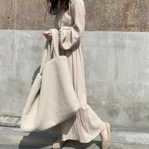 Logo personalizzato minimalista di grandi dimensioni <span class=keywords><strong>Ecru</strong></span> <span class=keywords><strong>Teddy</strong></span> Fabric Flurry Mom Women Tote Shoulder Bag - Product Image 2