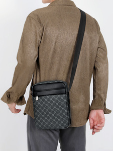 Bolsos Cruzados de Cuero Genuino de Alta Calidad Estilo Neo-Retro para Hombre - Secado Rápido, Cómodos, Colores y Tamaños Personalizables, Logotipo, Todas las Temporadas - Product Image 6