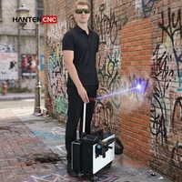 Restauration des surfaces métalliques avec un nettoyeur laser pulsé de 300 W pour l'élimination de la rouille, le décapage de la peinture et le nettoyage des saletés