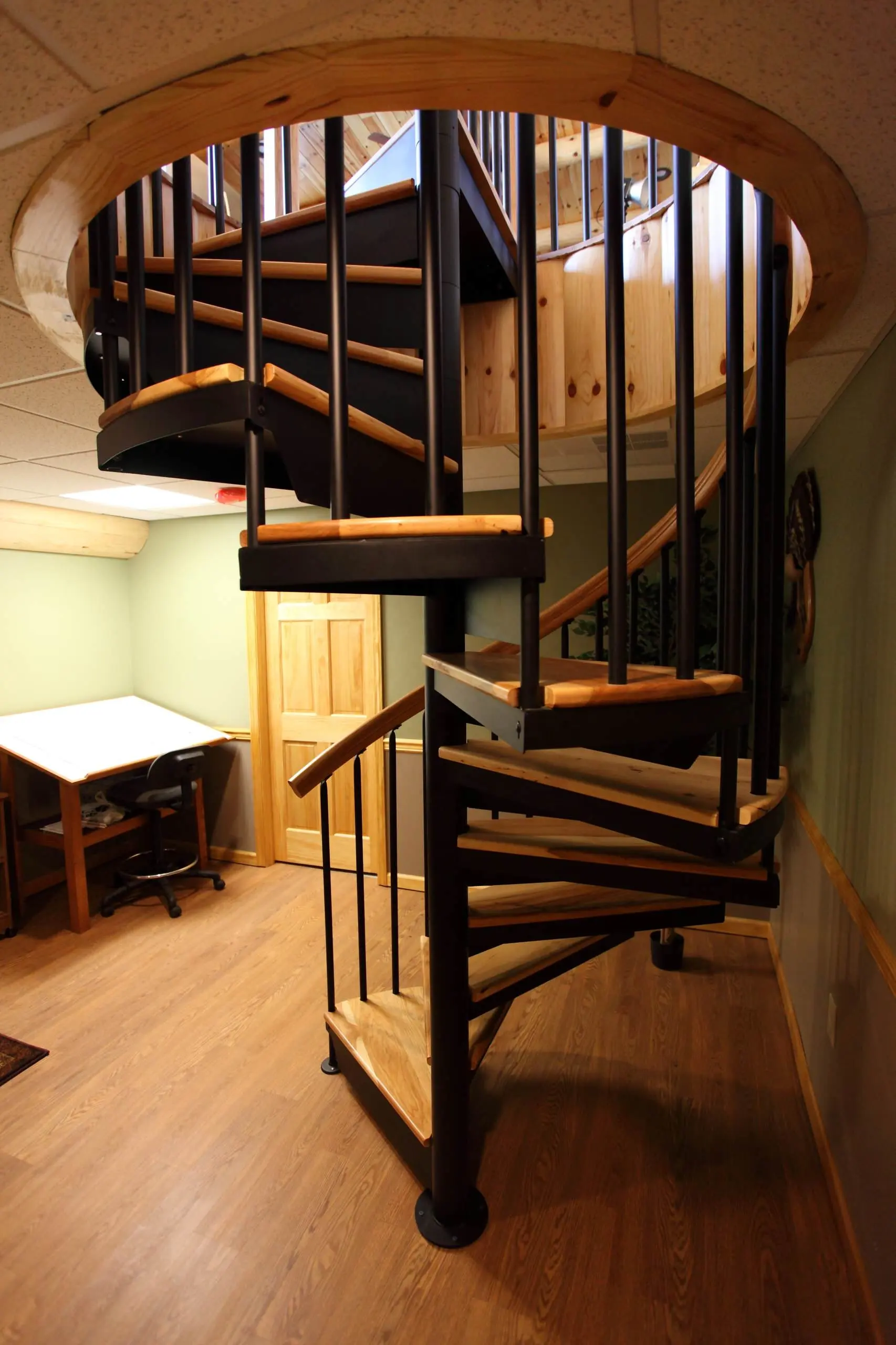 スパイラル階段ケースカスタマイズ階段小さな家の階段CADと3D図面デザイン