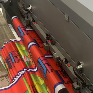 <span class=keywords><strong>Imprimante</strong></span> numérique grand format à sublimation directe sur tissu de 1,6 m de large pour <span class=keywords><strong>la</strong></span> production de drapeaux en polyester et textiles – Haute productivité - Product Image 3