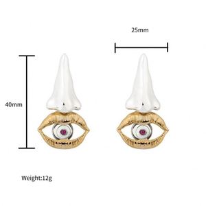 ต่างหูแบบติดหูทรงเรขาคณิตเรียบง่าย สไตล์เรโทร ประดับคริสตัลและเพชรเทียม ชุบทอง 18K PVD บนทองแดง รุ่นใหม่มาแรง ปี 2026 - Product Image 4