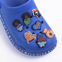 Accessoires en dentelle en PVC 2026, décorations, accessoires de décoration, logo personnalisé pour femmes, sandales en gros, breloques de créateur, breloques de chaussures noires