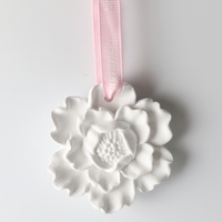 Diffuseur d'arômes en céramique parfumée en stock, parfum d'intérieur en porcelaine, diffuseur d'huiles essentielles en forme de fleur, désodorisant suspendu pour voiture et armoire