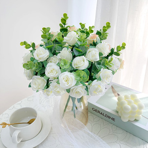 5 Fourchette Faux Arrangement De Fleurs <span class=keywords><strong>Bouquet</strong></span> De Fleurs Rustique Petit <span class=keywords><strong>Bouquet</strong></span> De Rose De Mariage <span class=keywords><strong>Frais</strong></span> <span class=keywords><strong>Eucalyptus</strong></span> Rose Fleur Artificielle - Product Image 1