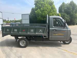 DAHE motorizado 2-3ton <span class=keywords><strong>1000CC</strong></span> Cargo <span class=keywords><strong>triciclo</strong></span> motocicleta gasolina combustible con volante cabina cerrada <span class=keywords><strong>Triciclo</strong></span> de gasolina para la venta - Product Image 4