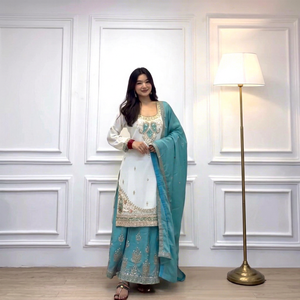 Costume en coton brodé avec travail de miroir pour femmes, tenue traditionnelle indienne et pakistanaise pour mariage, longueur cheville, coupe classique - Product Image 1