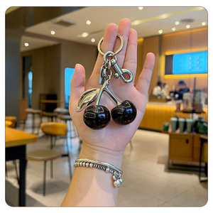 <span class=keywords><strong>SheIn</strong></span> para el mercado internacional: Llavero <span class=keywords><strong>de</strong></span> coche retro <span class=keywords><strong>de</strong></span> aleación <span class=keywords><strong>de</strong></span> zinc con cristal y cereza, estilo europeo, superventas <span class=keywords><strong>de</strong></span> moda - Product Image 4