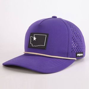 Casquette de baseball unisexe sportive en polyester 100% imperméable et respirante avec logo personnalisé, découpe laser 5 panneaux et trous, style corde - Product Image 1
