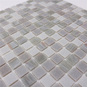 Carreaux de mosaïque thermofusible gris clair vitreux pour mur de salon pour <span class=keywords><strong>sol</strong></span> de <span class=keywords><strong>douche</strong></span> - Product Image 2