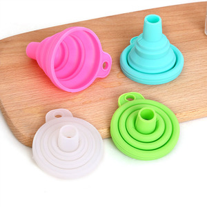 Embudo plegable de silicona creativo para uso en la cocina, mini embudo extensible para dispensar líquidos en casa. - Product Image 1