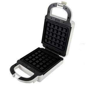 Machine à sandwichs, gaufres et beignets électrique automatique 3-en-1 avec <span class=keywords><strong>plaques</strong></span> interchangeables en plastique pour la maison - Product Image 2