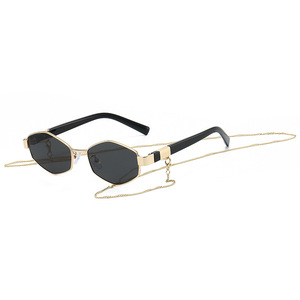Lunettes <span class=keywords><strong>de</strong></span> <span class=keywords><strong>soleil</strong></span> polygonales <span class=keywords><strong>de</strong></span> luxe 2026 pour <span class=keywords><strong>femme</strong></span> <span class=keywords><strong>avec</strong></span> monture métallique losange et chaîne – Design tendance et personnalité affirmée - Product Image 4