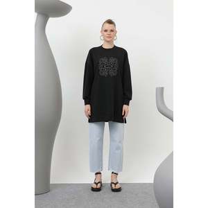 Tunique noire pour femme Puane avec détails en pierres adhésives sur le devant et embellissements scintillants, haut élégant à manches longues, modèle 10612TUN - Product Image 3