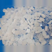 Média filtrant biologique MBBR K5 25*10mm 64 trous 100% HDPE vierge anti-UV hydrophile pour système d'aquaculture en recirculation (SAR)