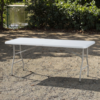 Dessus de table HDPE à cadre en acier massif de 6 pieds Table d'extérieur de location de salle à manger pliable et portable pour une utilisation dans la cuisine. Fabriqué par