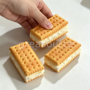 Galleta de simulación con forma de sándwich de soda y crema, modelo dorado, realista, adorno decorativo, utilería de exhibición, dulce para comer, aperitivo, comida - Product Image 3