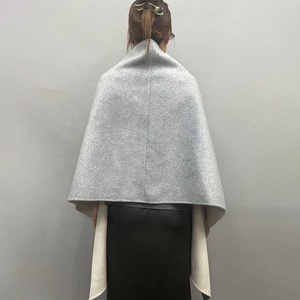 Jancoco Nuovo Arrivo Mantella <span class=keywords><strong>in</strong></span> Lana Bicolore <span class=keywords><strong>con</strong></span> Cintura, <span class=keywords><strong>Cappotto</strong></span> di Lusso <span class=keywords><strong>in</strong></span> Vera Lana <span class=keywords><strong>con</strong></span> Tasche <span class=keywords><strong>in</strong></span> <span class=keywords><strong>Pelliccia</strong></span> di Coniglio Rex - Product Image 2