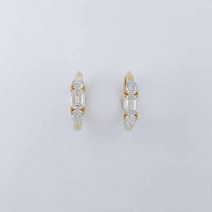 Boucles <span class=keywords><strong>d</strong></span>'oreilles en or jaune 18 carats avec trois diamants taille émeraude et diamants de laboratoire, style simple et mixte, type manchette - Product Image 5