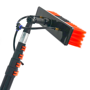Kit <span class=keywords><strong>de</strong></span> nettoyage <span class=keywords><strong>de</strong></span> panneaux solaires et <span class=keywords><strong>de</strong></span> vitres avec perche télescopique, pulvérisateur/raclette, brosse en nylon écologique en aluminium, système d'alimentation en eau extérieur - Product Image 4