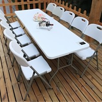Table de camping portable légère rectangulaire en plastique avec poignée de transport et pieds pliants en acier pour utilisation en extérieur lors de fêtes