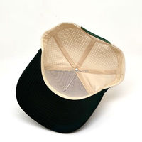 Gorra de Golf Personalizada con Visera Magnética, Perforada, con Cordón, Dos Tonos Blanco y Beige, Parche de Goma PVC Impermeable con Logotipo, Cierre a Presión Deportivo
