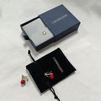 Boîte à bijoux de luxe avec logo personnalisé, estampage à chaud dorée, tiroir en papier avec cordon et pochette à bouton pour emballage et pochette à bijoux