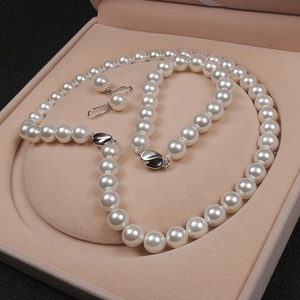 Conjunto de joyería de regalo exquisito de diseño coreano de moda, collar de perlas de concha de mar Natural blanco 100% de 10mm para mujer, hebra barata de 3 colores - Product Image 5