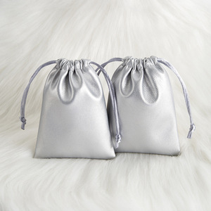 2025 nuova moda in <span class=keywords><strong>pelle</strong></span> sintetica da donna regalo di natale sacchetti con coulisse per lo Shopping e la caramella - Product Image 2