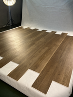 Moderner Luxus-Vinylplanken SPC-Bodenbelag 8mm Dick Strukturierte Oberfläche Kratzfest Eiche IXPE Akustikunterlage Klick-Verlegung