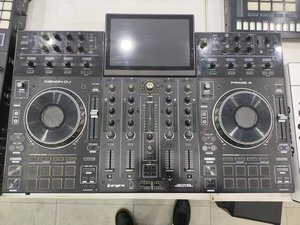 Contrôleur tout-en-un <span class=keywords><strong>Denon</strong></span> Prime4+ P4 d'occasion avec lecteur de disque flash USB 4 canaux, contrôleur de <span class=keywords><strong>platine</strong></span> DJ numérique et logiciel Serato - Product Image 1