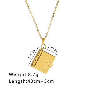 Collar con medallón de libro personalizable para parejas, diseño de corazón abierto de acero inoxidable chapado en oro de 18 quilates, regalo a juego para él y para ella - Product Image 5
