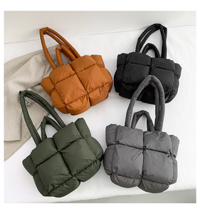 Nuova Borsa a Spalla Grande da Donna in Tessuto Imbottito in Cotone con Motivo a Quadri, Morbida e Imbottita, Aperta per Tutte le Stagioni, Ideale per il Commercio Transfrontaliero - Product Image 4