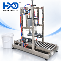 Machine de capsulage pneumatique semi-automatique durable pour seaux et fûts en plastique, avec presse à liquide et alimentateur de table à vide d'air