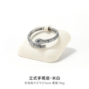 מעמד תצוגה לתכשיטים לבן יוקרתי בהתאמה אישית ישירות מהמפעל, אביזרי תצוגה לתכשיטים לחנות תכשיטים - Product Image 6