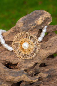 Pulsera de Hoja con Perlas Naturales de Agua Dulce y Detalles Metálicos, Clásica Dorada Coreana, Joyería de Lujo Unisex, Regalo de Moda - Product Image 4