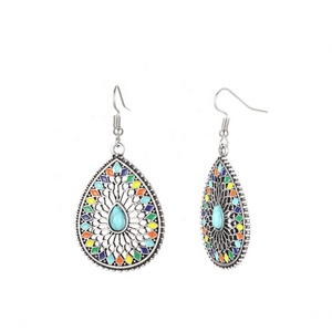 Boucles d'oreilles pendantes rétro bohèmes turquoise goutte d'huile, en alliage sculpté, colorées, très tendance pour fêtes, mariages et cadeaux - Product Image 5