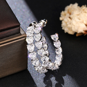 Orecchini a Forma di Cuore a C per Donne, Orecchini Scintillanti con Pavé, Gioielli di Moda per Uso Quotidiano e Feste - Product Image 3