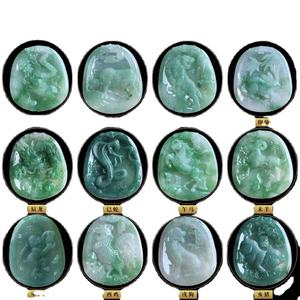 Ciondoli Zodiacali in Giada Giadaite del Myanmar: Ratto, Mucca, Tigre, Coniglio, Drago, Serpente, Cavallo, Pecora, Scimmia, Gallo, Cane, Maiale - Vendita all'Ingrosso - Product Image 1