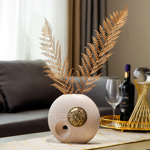 Nuovo Arrivo: <span class=keywords><strong>Vaso</strong></span> <span class=keywords><strong>in</strong></span> Ceramica Artigianale Texturizzato con Dettagli Dorati - Ornamento Decorativo per Hotel e Mobile TV del Soggiorno - Product Image 6