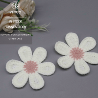 Fabricant d'appliques florales en chenille polyester avec six pétales ivoire pour la décoration de vêtements féminins et de sacs à main