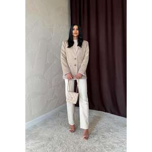 Chaqueta de Mujer de Gamuza Vacuna Beige con Forro a Rayas y Mangas Largas - Product Image 4