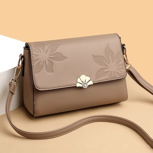 2024 PU Style nouveau sac à bandoulière pour femmes d'âge moyen à la mode grande capacité belle-mère sac de messager - Product Image 1