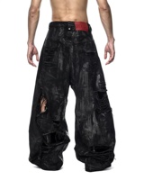 Pantalon DIZNEW noir texturé effet serpent pour homme, déchiré, à franges, avec multiples crochets argentés, boucle à fermoir, rivets, étiquette rouge, coupe oversize, style gothique