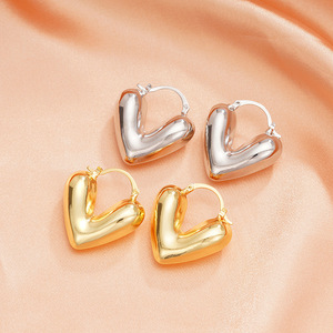 Orecchini a Cuore per Donne, Gioielli Eleganti e Audaci, Accessori di Moda - Product Image 1