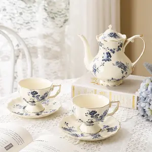 Ensemble de tasses à café et thé anglais vintage européen théière en céramique dorée avec soucoupe