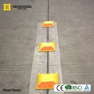 Usine de gros bas <span class=keywords><strong>prix</strong></span> vis installer <span class=keywords><strong>autoroute</strong></span> ABS simple face marque oeil de chat réfléchissant goujons de route - Product Image 3