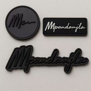 Écussons en caoutchouc PVC perforé personnalisés avec logo 3D en silicone souple gaufré à chaud pour chapeaux de golf, étiquettes thermocollantes et Velcro - Product Image 2
