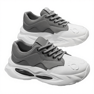 Zapatillas deportivas casuales de malla de PVC con cordones y logotipo personalizado baratas para hombre, transpirables, ligeras, para correr. - Product Image 1