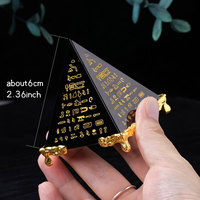Großhandel Natürliche Schwarze Obsidian-Pyramide mit Goldenen Ägyptischen Hieroglyphen für Energieschutz und Feng Shui Dekoration